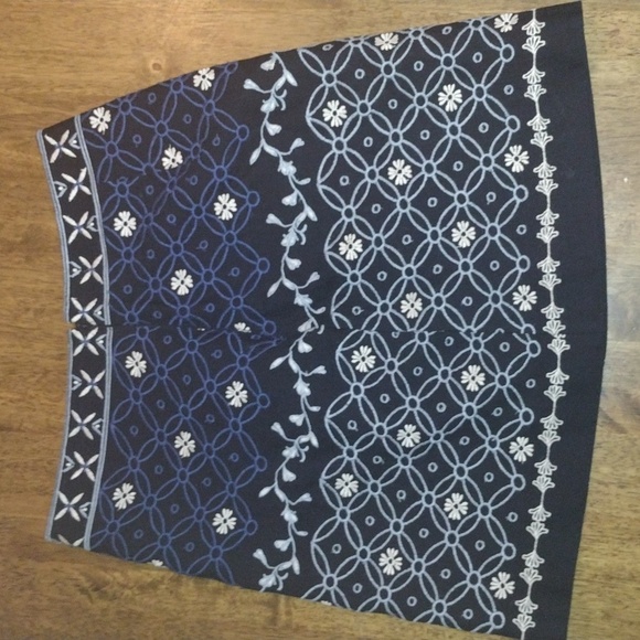 Loft Navy Blue Embroidered Floral Mini Skirt Size 4 - Picture 5 of 5